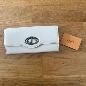 Tod’s White Wallet NWT